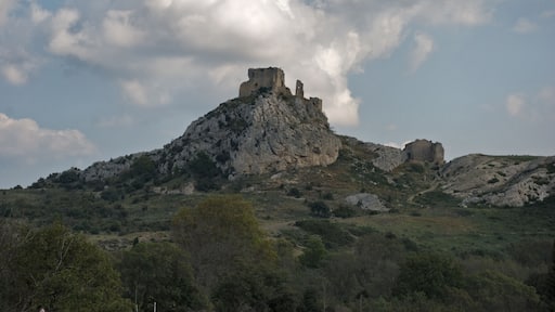 La ruine du château Castellas de Roquemartine à Eyguières, Bouches-du-Rhône, France