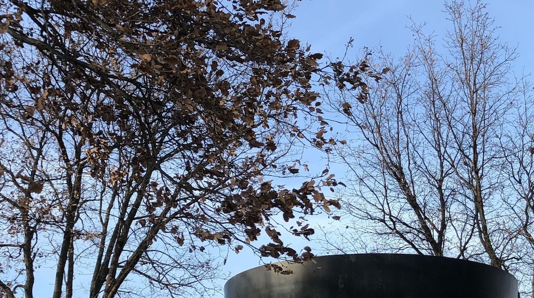 Another view of this fabulous domaine with lots of pieces of architecture