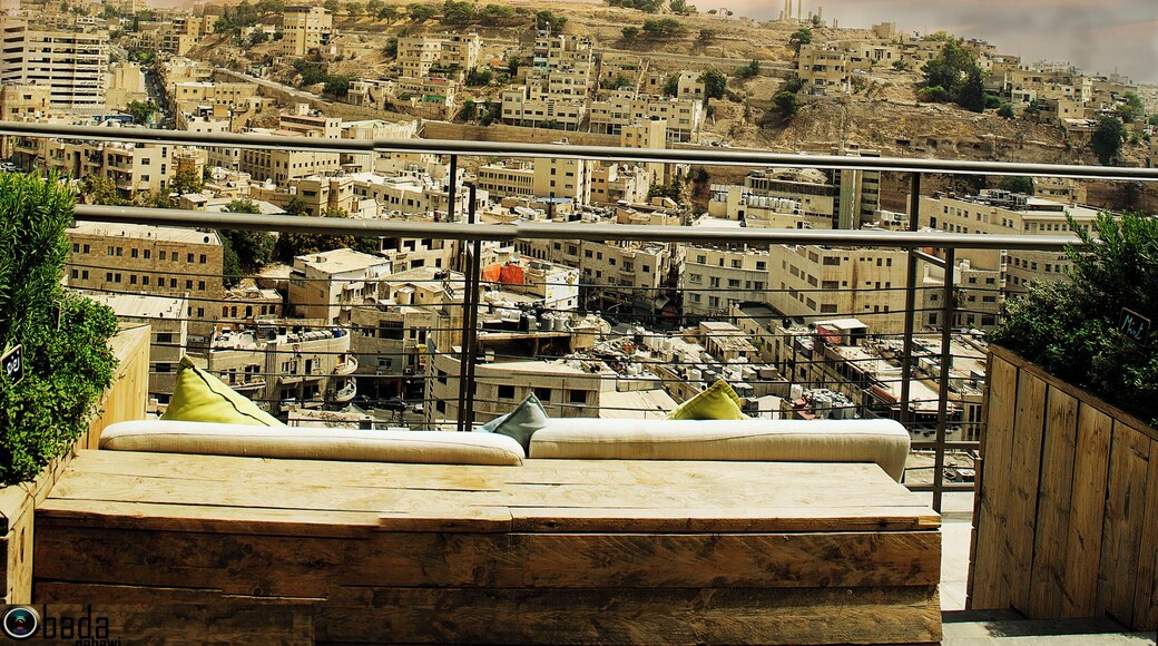 Wild Jordan when you wait with friends and suddenly this sight come up you can't imagine how much life gives you and how you could possibly miss many scenes #Jordan #open_your_eyes #nature #beautiful #sunset #sky #livelovejo