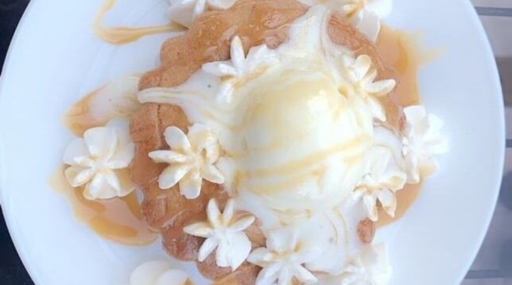 Lemon tarte with icecream on the top is always a refreshment #Trovember #lifeatexpedia