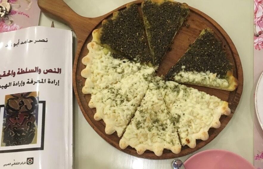 The traditional thyme and cheese manqooshe never fails to make my morning 
#lifeatexpedia #GoodEats #Trovember