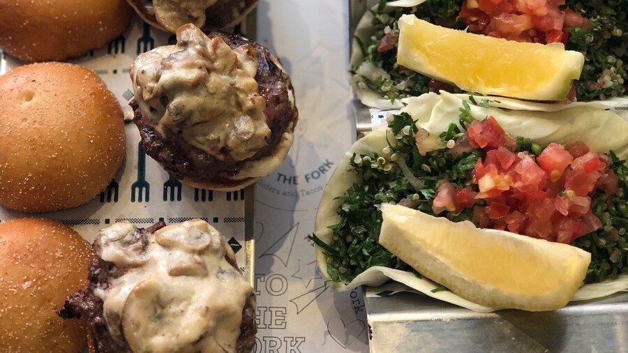 Free the fork, use the hand .
Swiss mushroom sliders & Tabboule tacos ♥️
#lifeatexpedia #GoodEats #Trovember