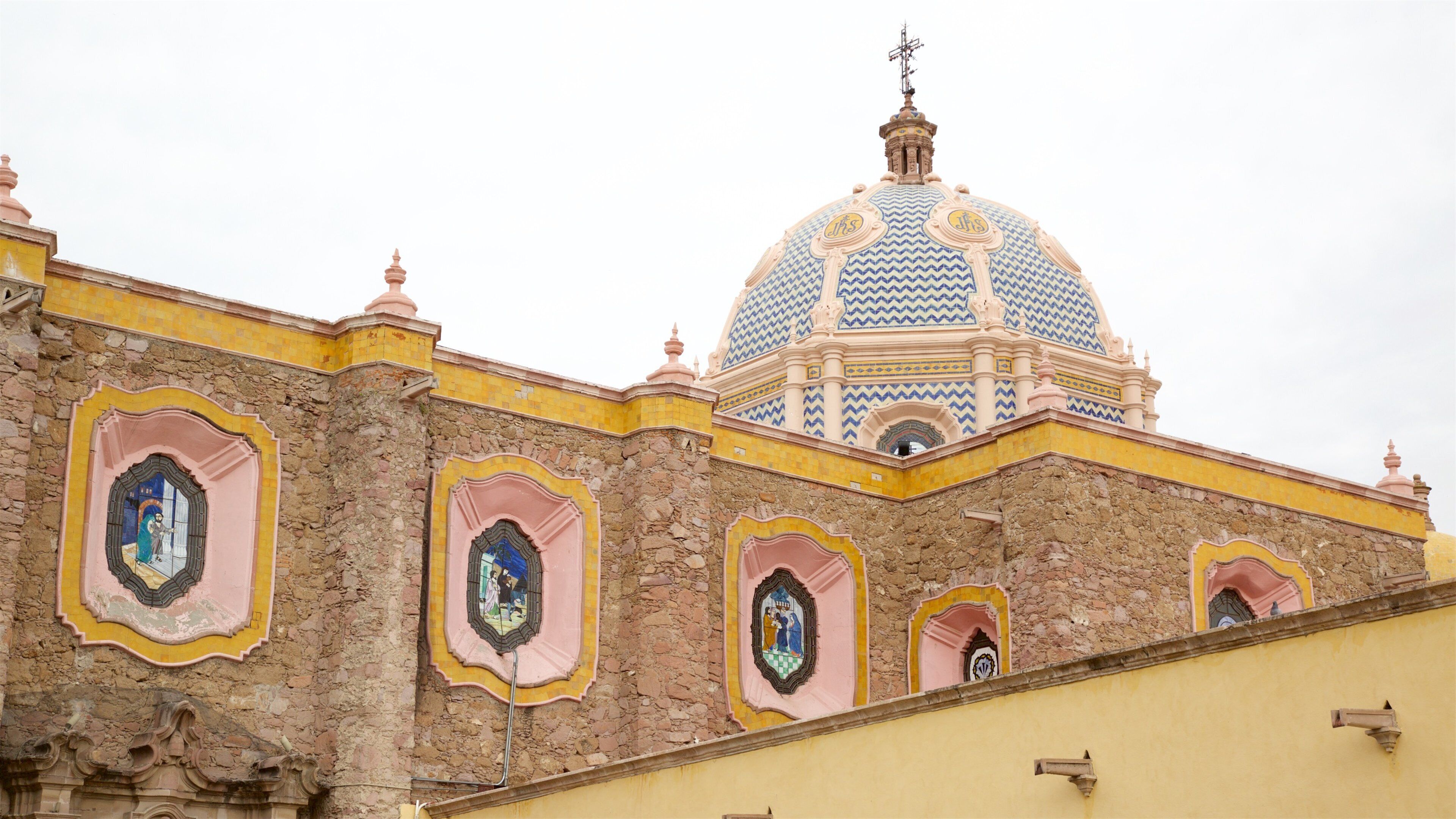 J. Guadalupe Posadan museo featuring vanha arkkitehtuuri ja kirkko tai katedraali