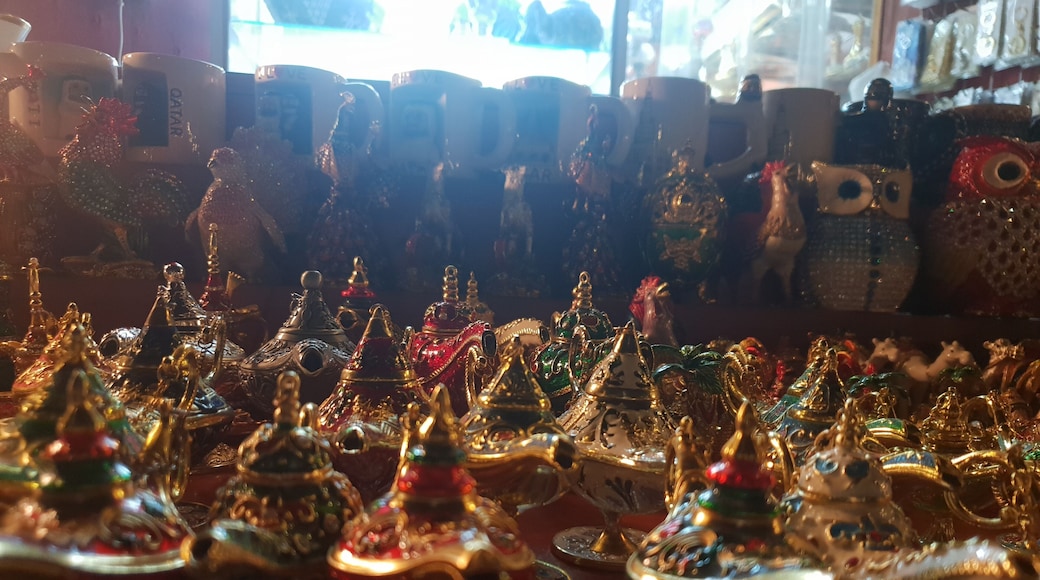 Doha market during a long layover