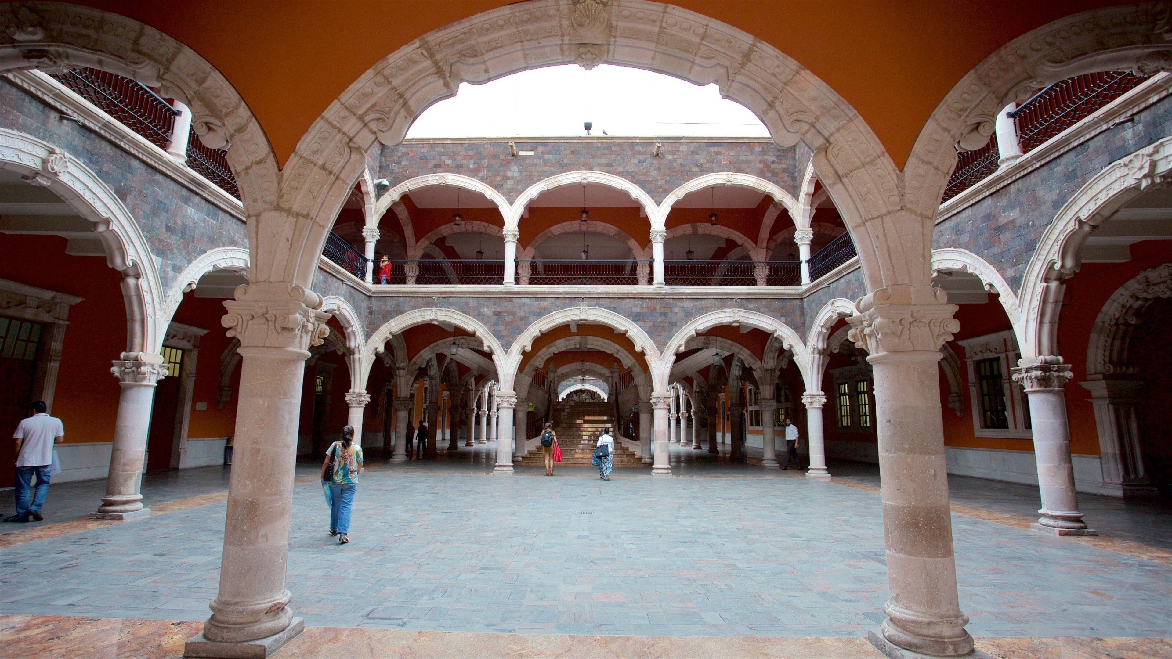 Palacio de Gobierno de Aguascalientes ofreciendo vistas de interior y elementos patrimoniales