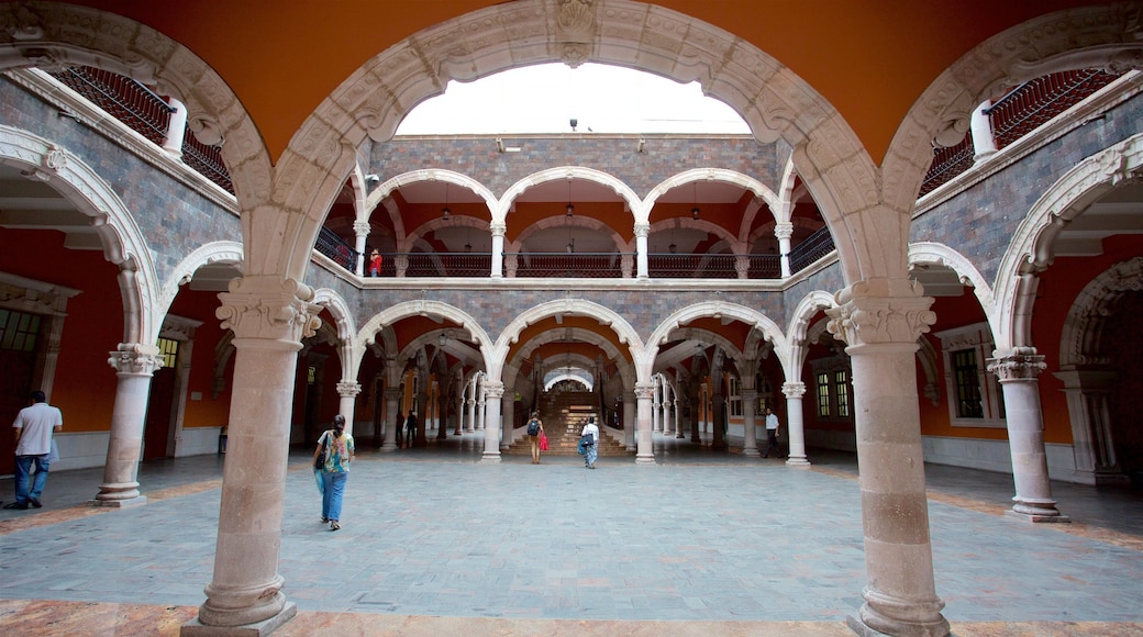 Palacio de Gobierno de Aguascalientes ofreciendo vistas de interior y elementos patrimoniales