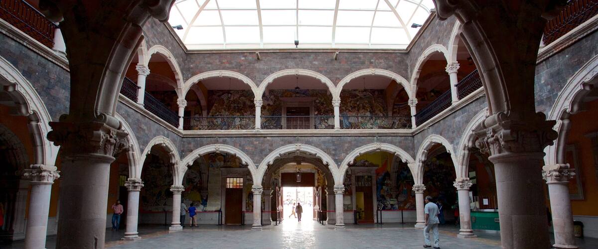 Aguascalientes Regierungspalast welches beinhaltet Innenansichten und historische Architektur