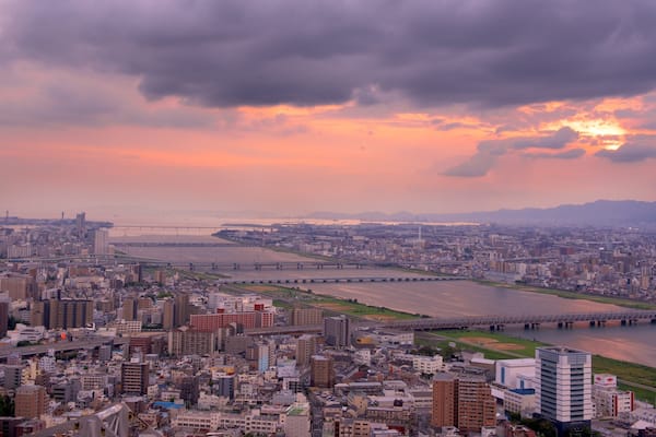 Japon mettant en vedette coucher de soleil et ville
