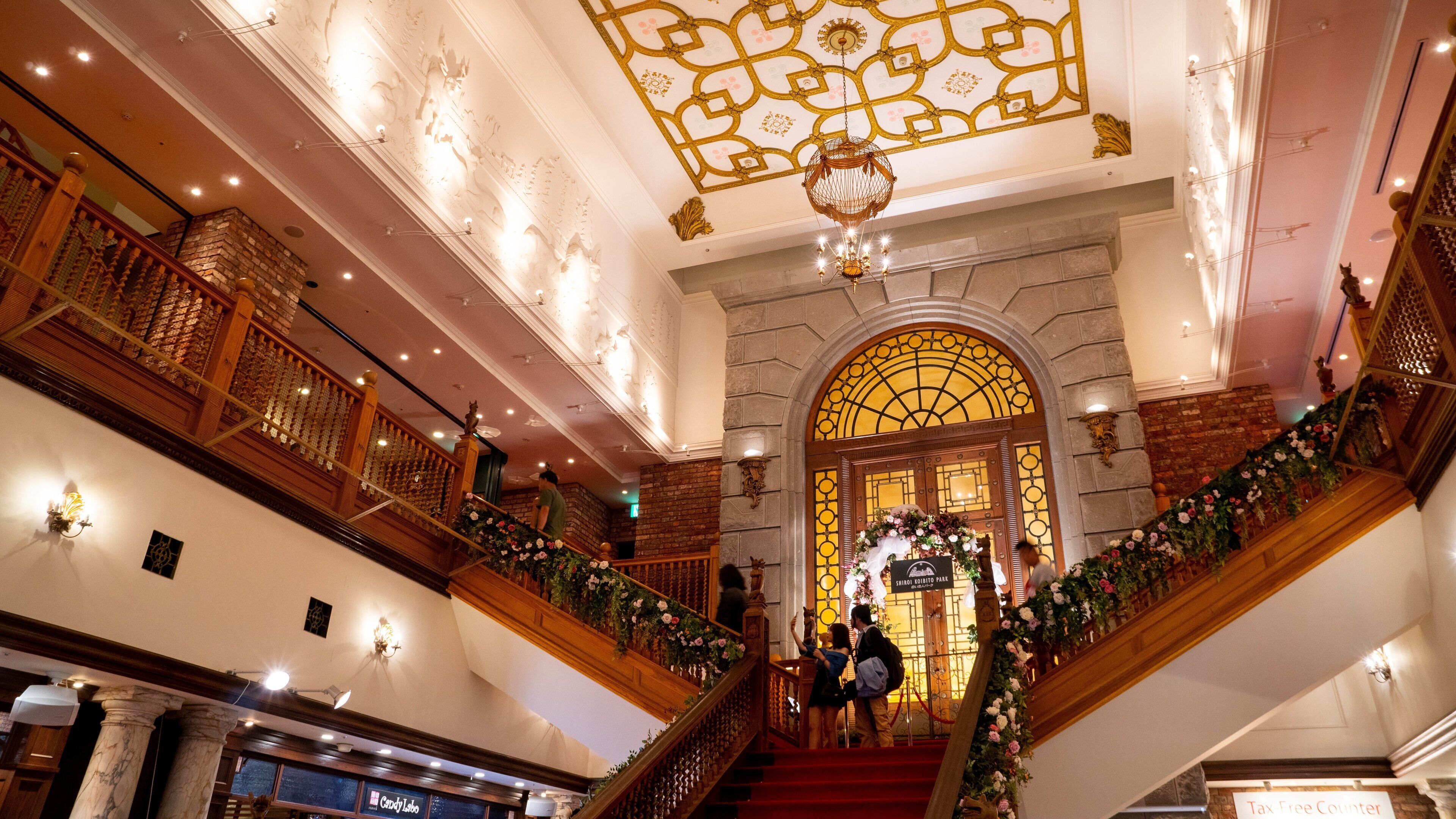 Shiroi Koibito Park showing interior views and heritage elements