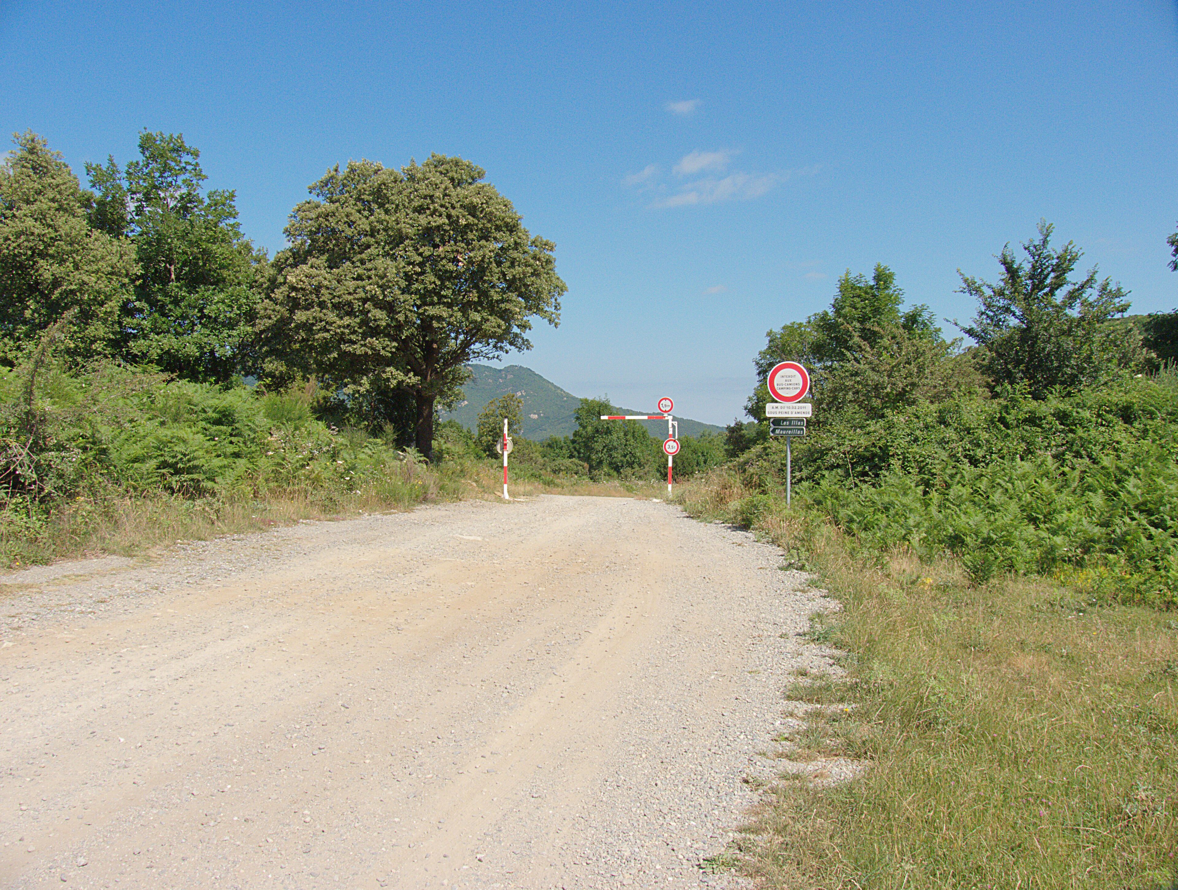 Col de Manrella, Maureillas-La-Illas (Pyrénées-Orientales, Languedoc-Roussillon, France), Agullana (Haut-Ampurdan, Gérone, Catalogne, Espagne)