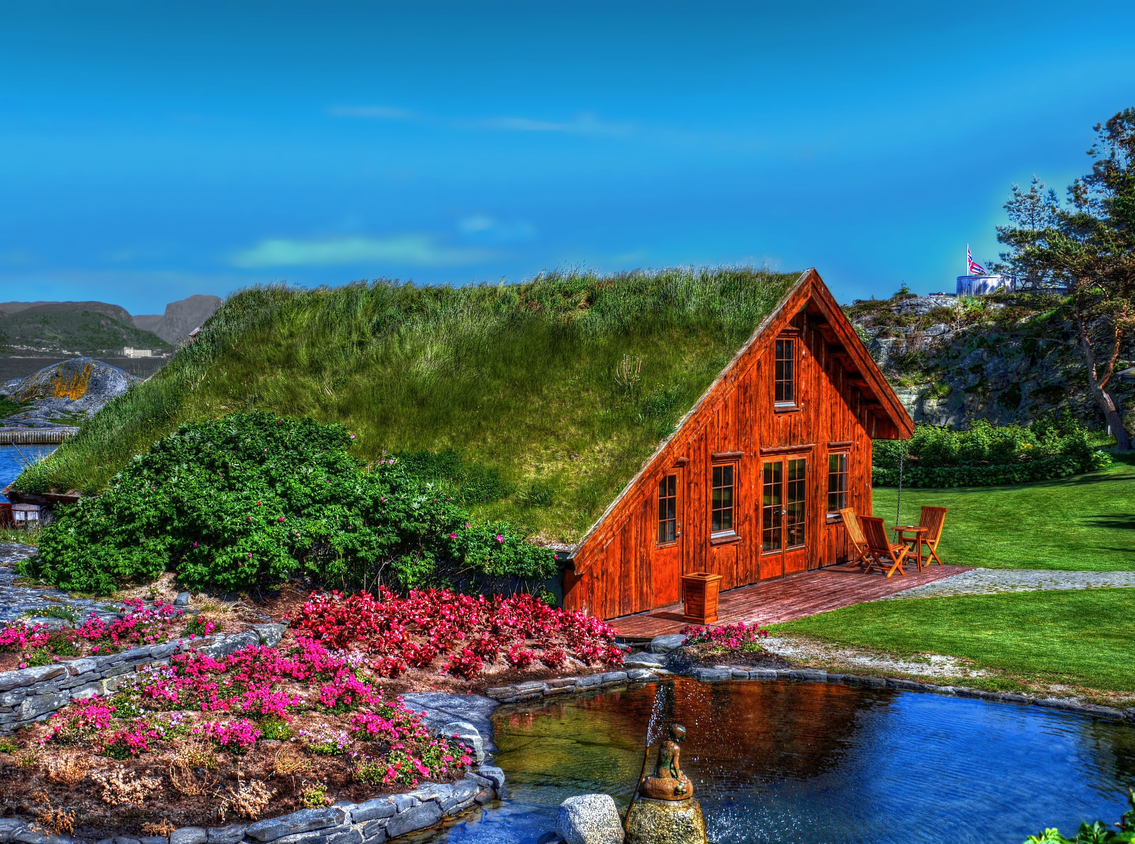Maison au toit recouvert d'herbe, parc de Flor og fjaere, Stavanger, Norvège