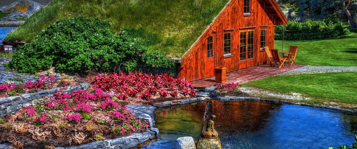 Maison au toit recouvert d'herbe, parc de Flor og fjaere, Stavanger, Norvège