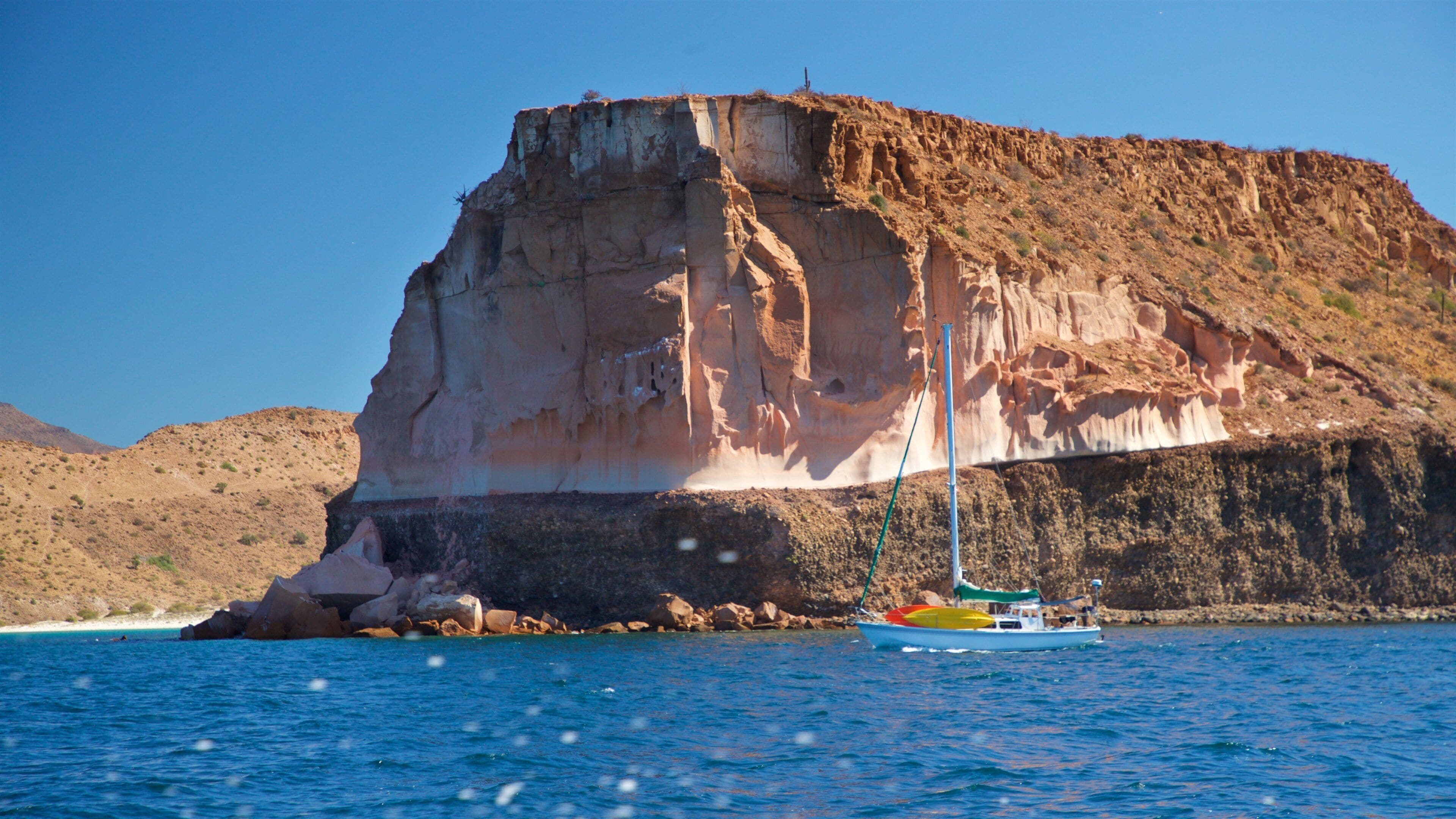 Isla Espiritu Santo showing boating, rocky coastline and general coastal views