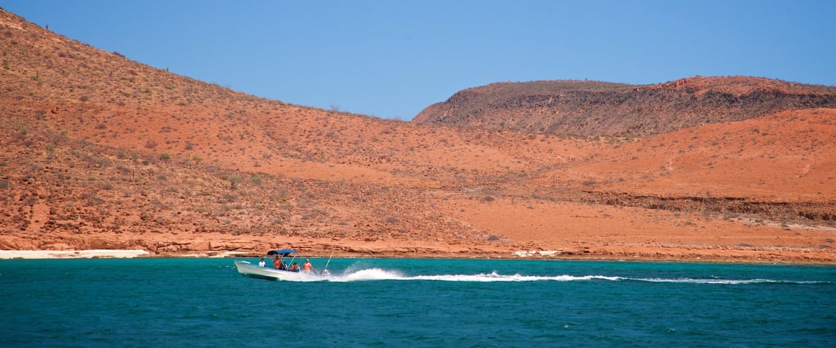 Isla Espiritu Santo which includes general coastal views and boating