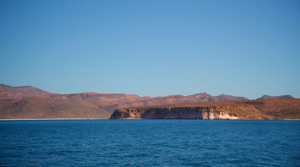 Isla Espiritu Santo which includes general coastal views