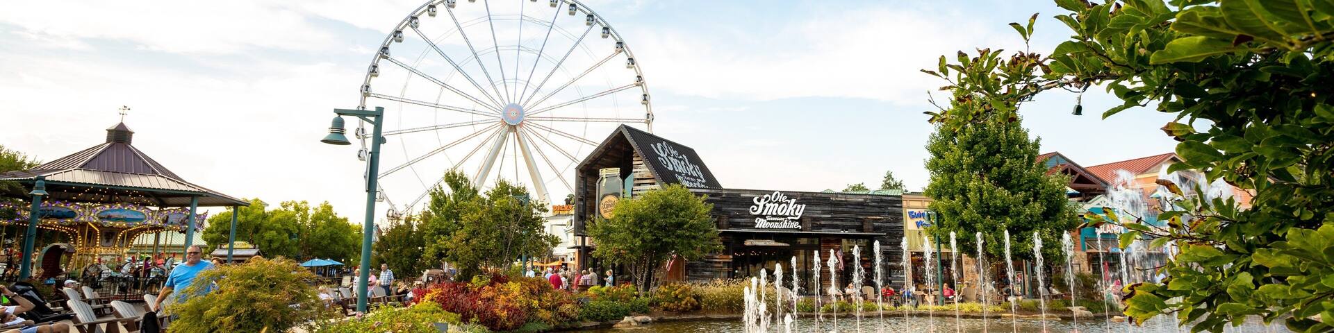 Island at Pigeon Forge which includes a fountain