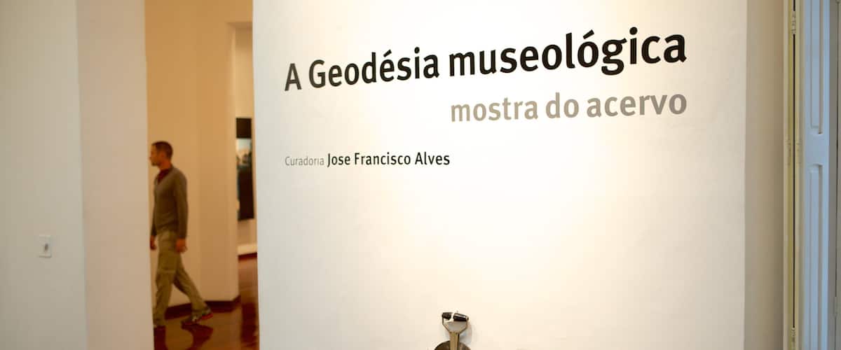 Museo de Arte Contemporáneo que incluye señalización y vistas interiores