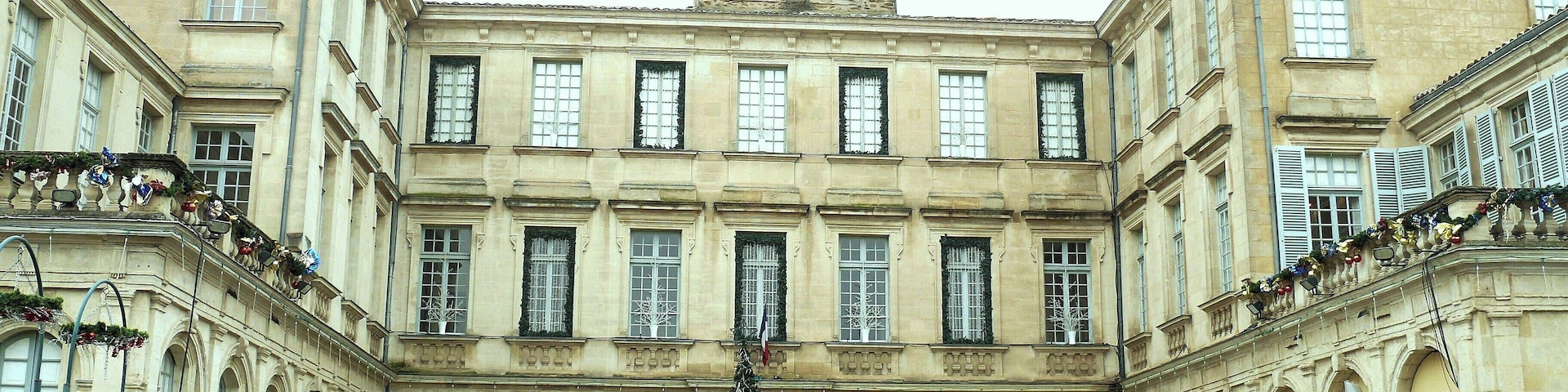 Valréas - Château de Simiane - Façade sur la place Aristide Briand