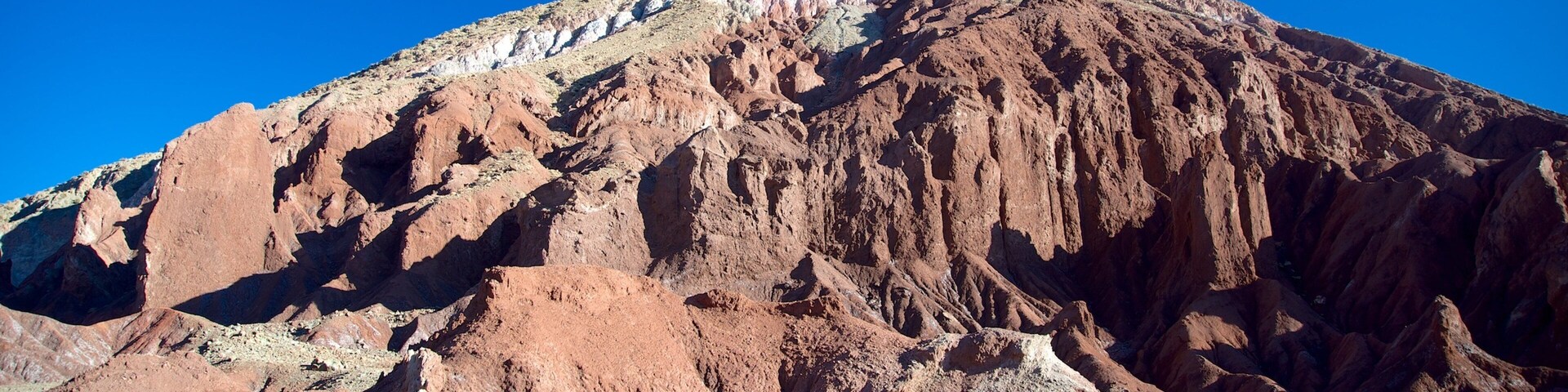 Valle del Arcoiris caracterizando montanhas e paisagens do deserto