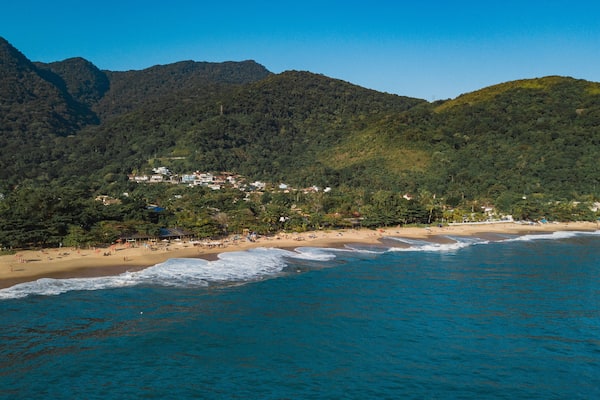 Praia de Toque Toque Pequeno vista do alto. Litoral paulista. São Sebastião - SP, Brasil.