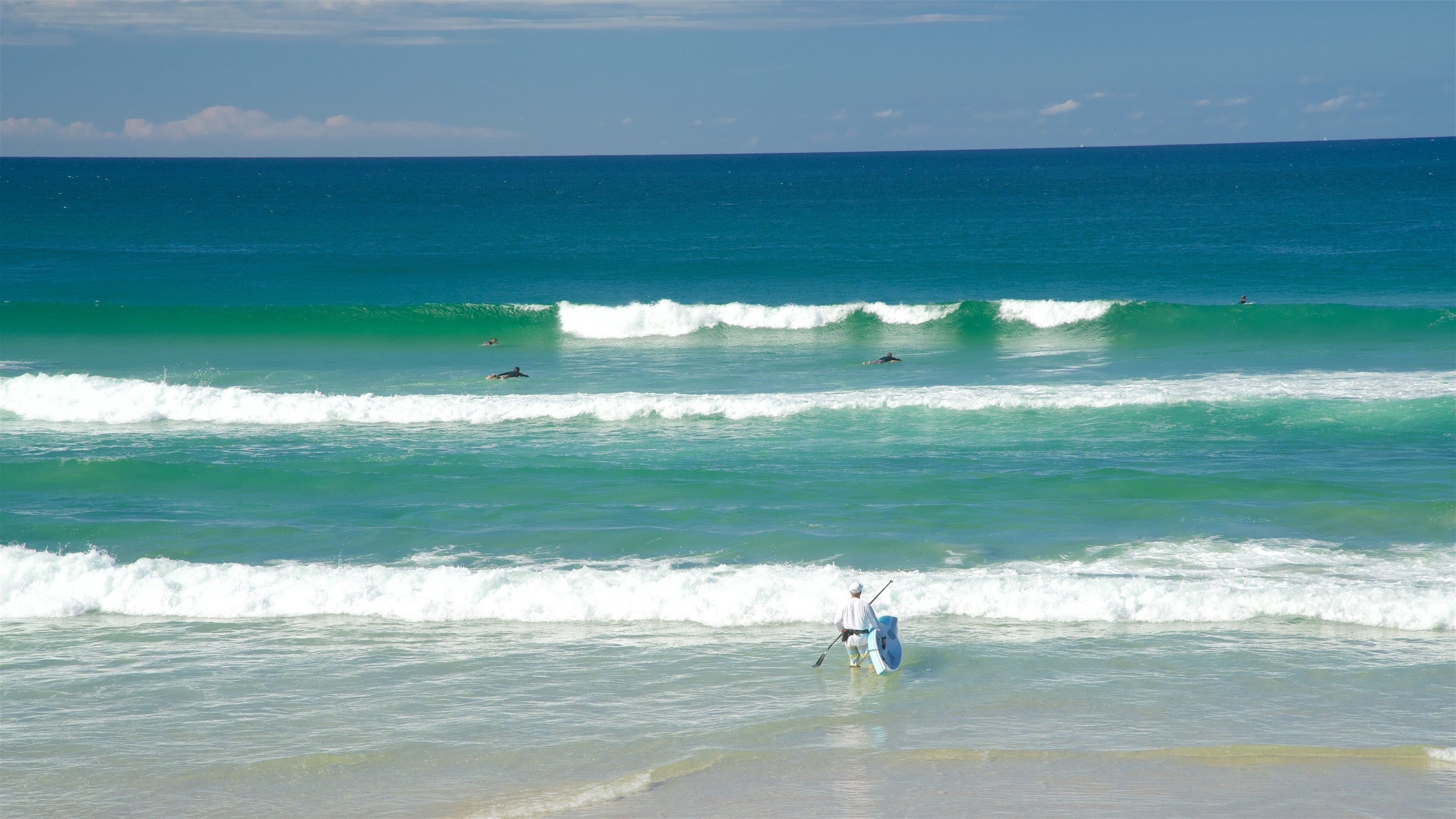 Broken Head which includes waves and watersports