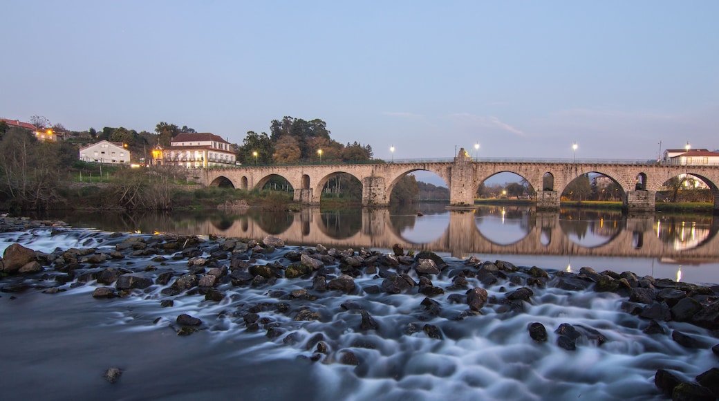 Ponte da Barca à noite