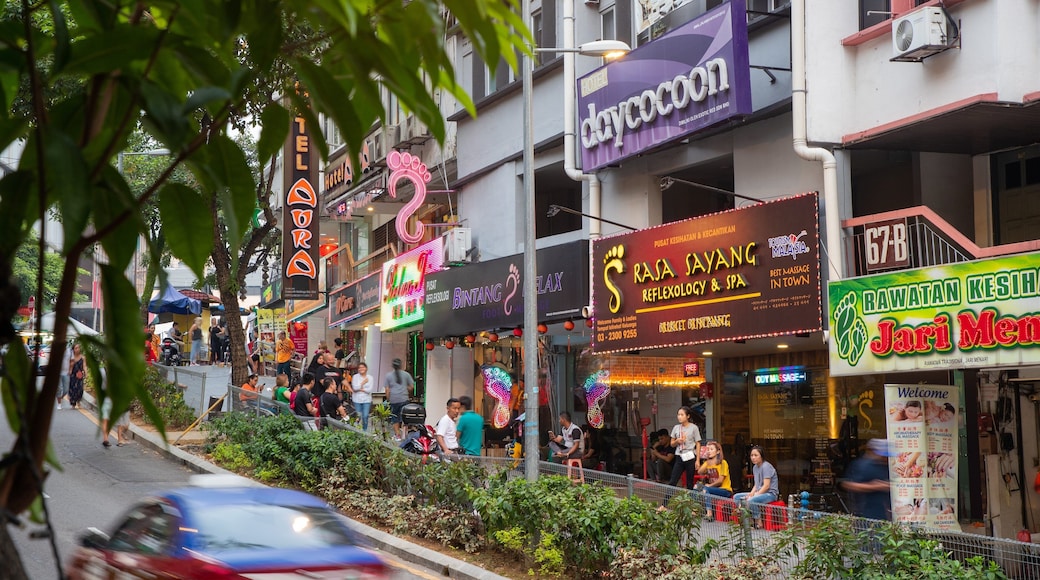Bukit Bintang Plaza showing street scenes and signage