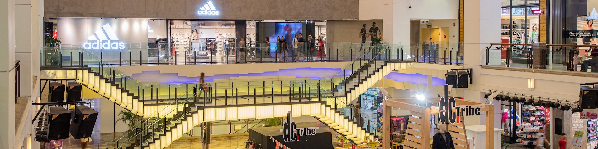 Bukit Bintang Plaza showing shopping and interior views