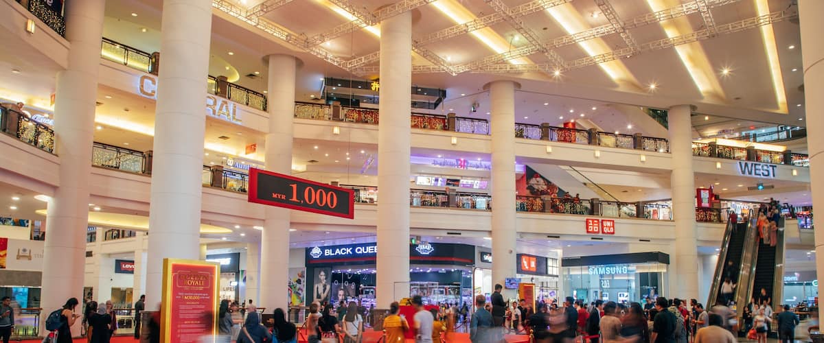 Bukit Bintang Plaza showing interior views and shopping as well as a large group of people