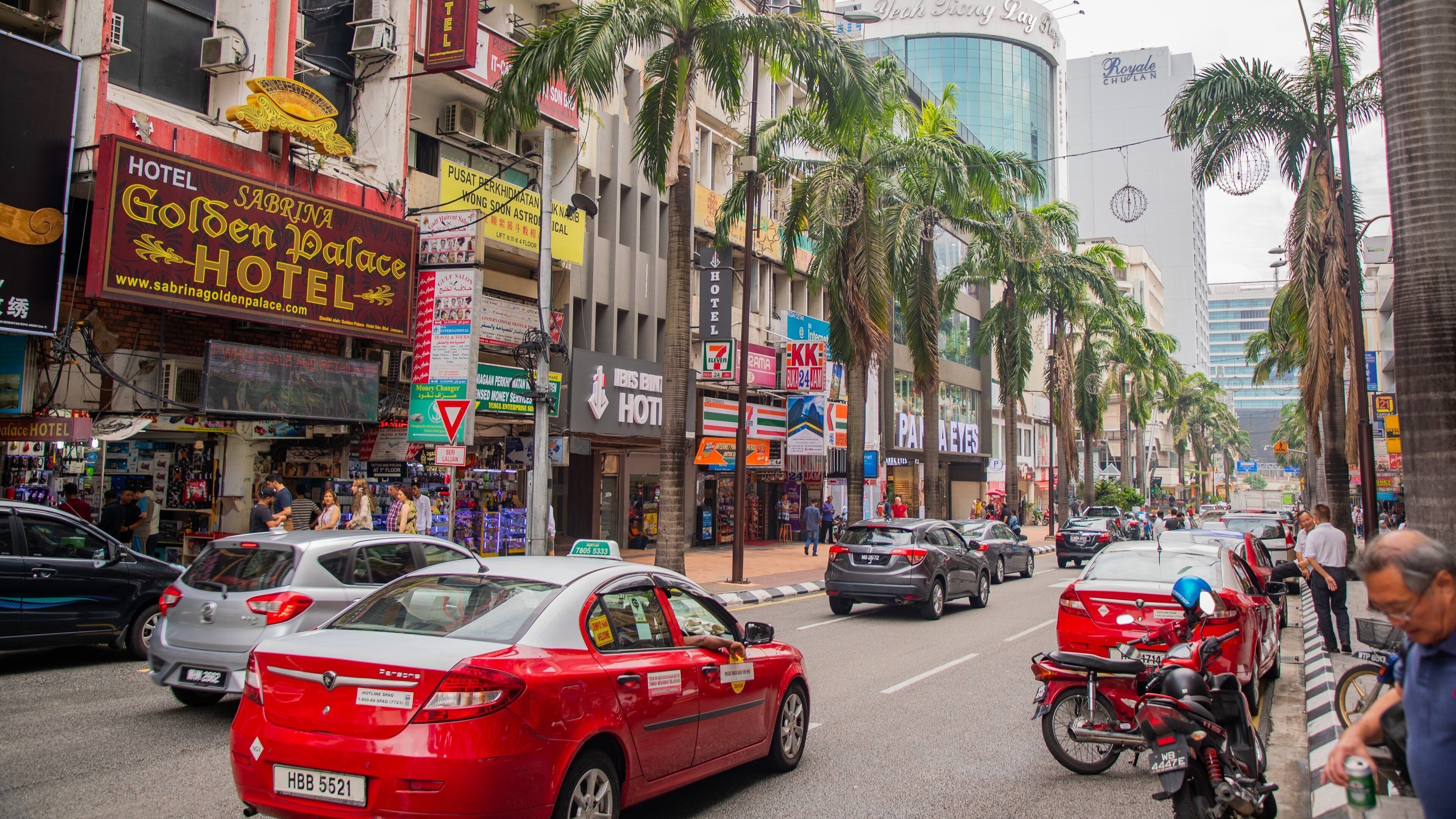 Bukit Bintang Plaza showing street scenes
