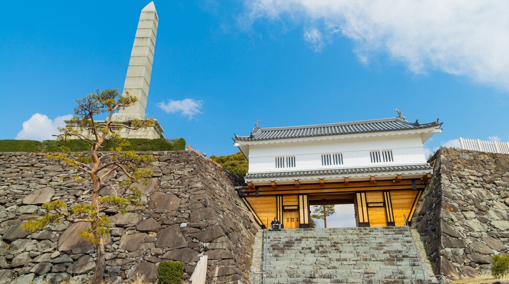 Maizuru Castle featuring a monument and heritage architecture