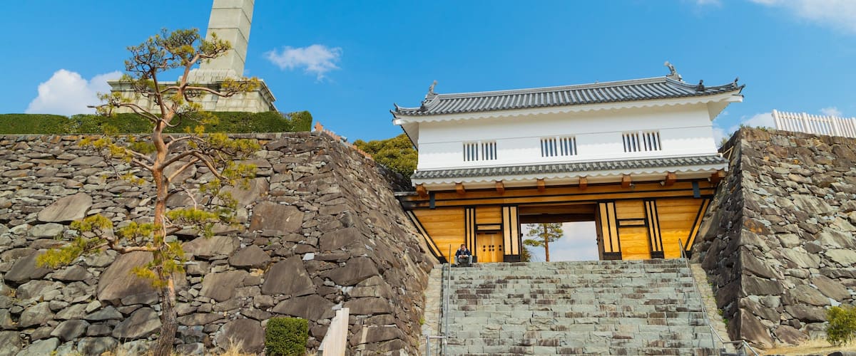 Maizuru Castle featuring a monument and heritage architecture