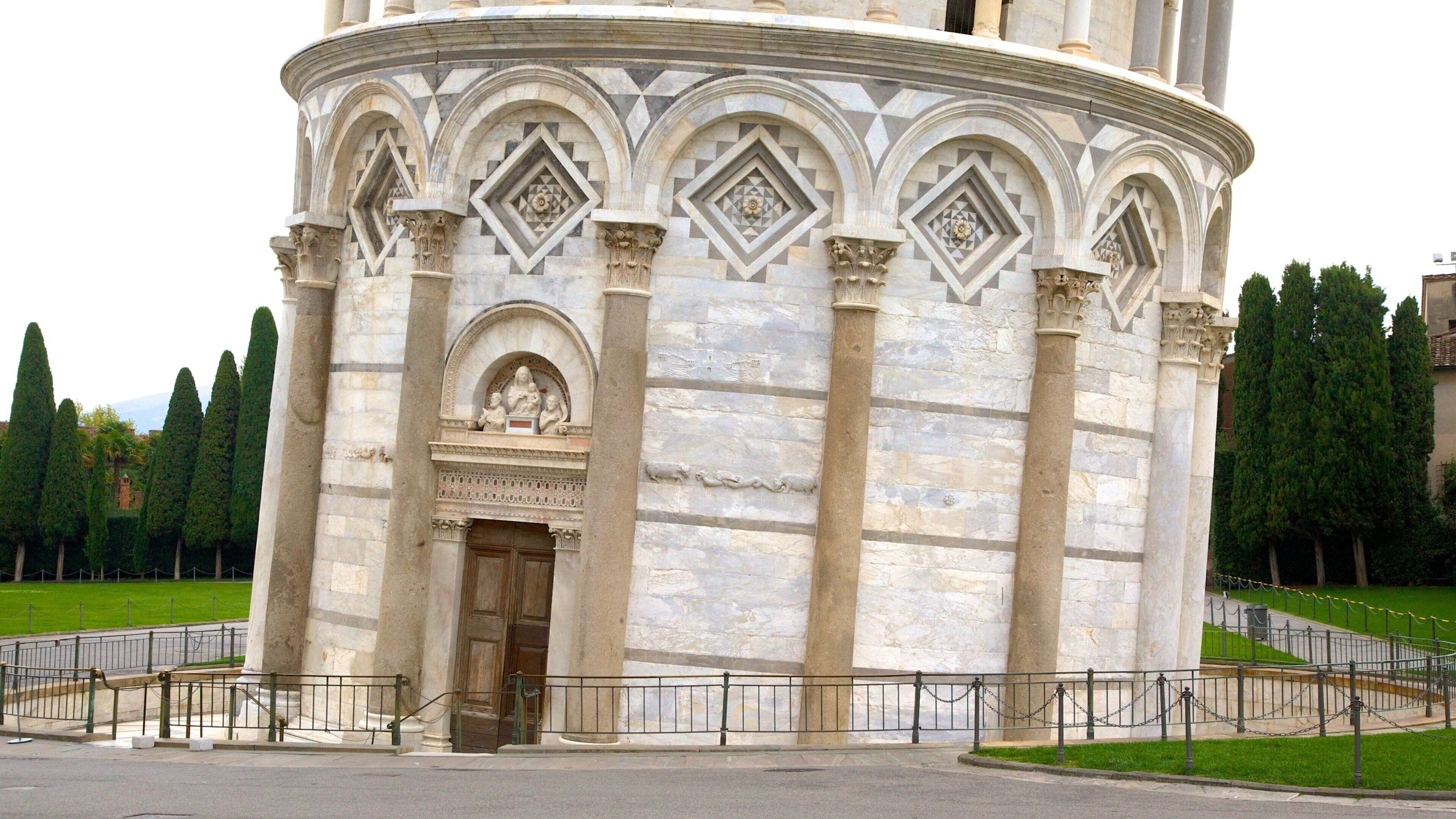 斜塔 (ピサ シティ センター) - ツアーとアクティビティ | エクスペディア