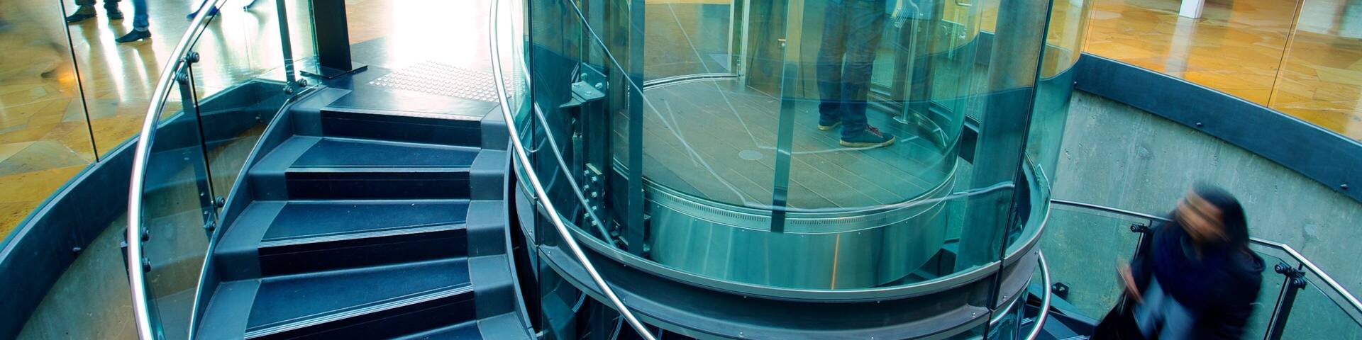 Museum of Old and New Art qui includes architecture moderne et vues intérieures