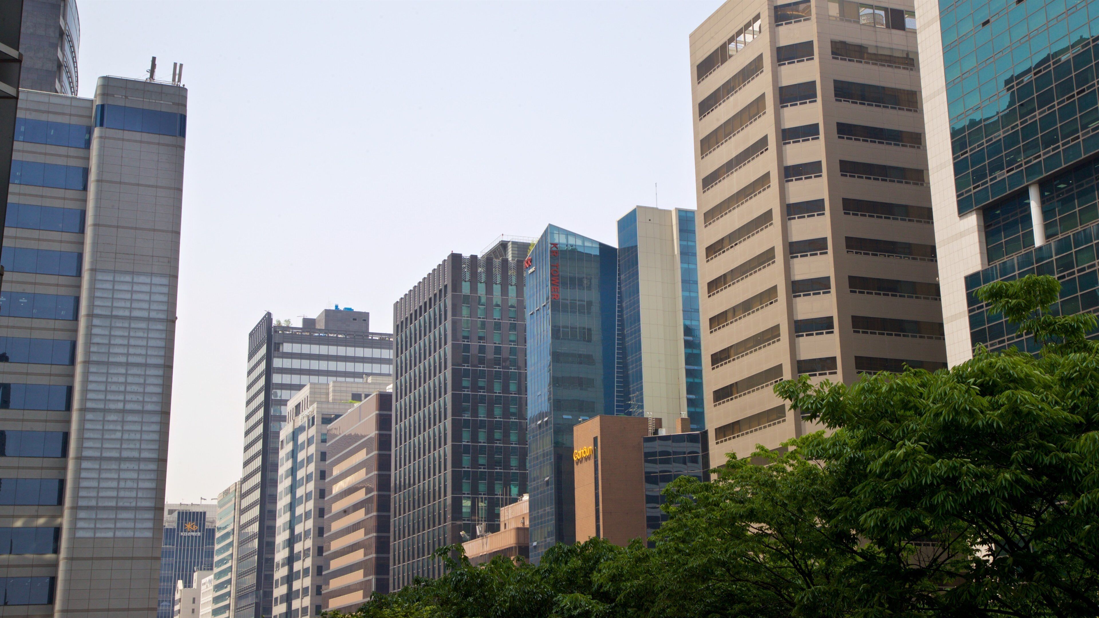 Yeoksam featuring a city