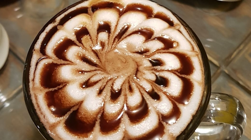 Beautiful spiral today in my hot chocolate. Made with chocolate syrup oftwn used for Ice Cream. Turns out, it tastes better in a hot chocolate!
#LifeAtExpedia
#patterns
#nofilter