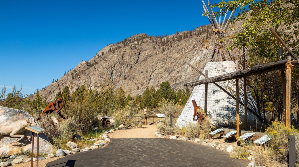 Nk\'Mip Desert Cultural Centre showing indigenous culture, tranquil scenes and heritage elements