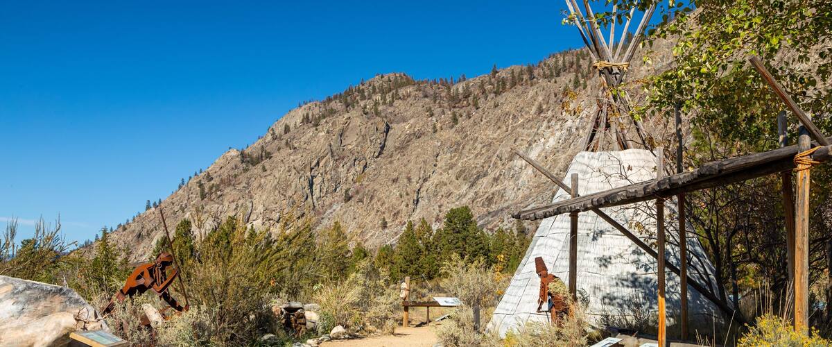 Nk\'Mip Desert Cultural Centre showing indigenous culture, tranquil scenes and heritage elements