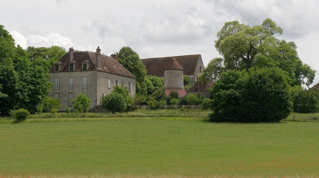 Le château de Lourps à Longueville en Seine-et-Marne.