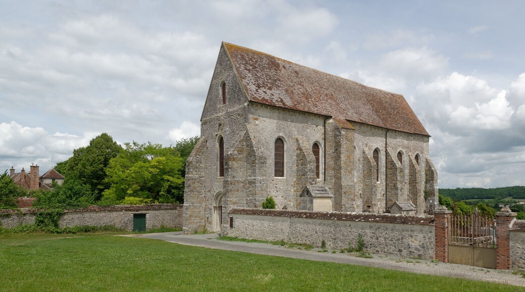 L'église Saint-Meuge-de-Lourps à Longueville en Seine-et-Marne., vue sud-ouest.