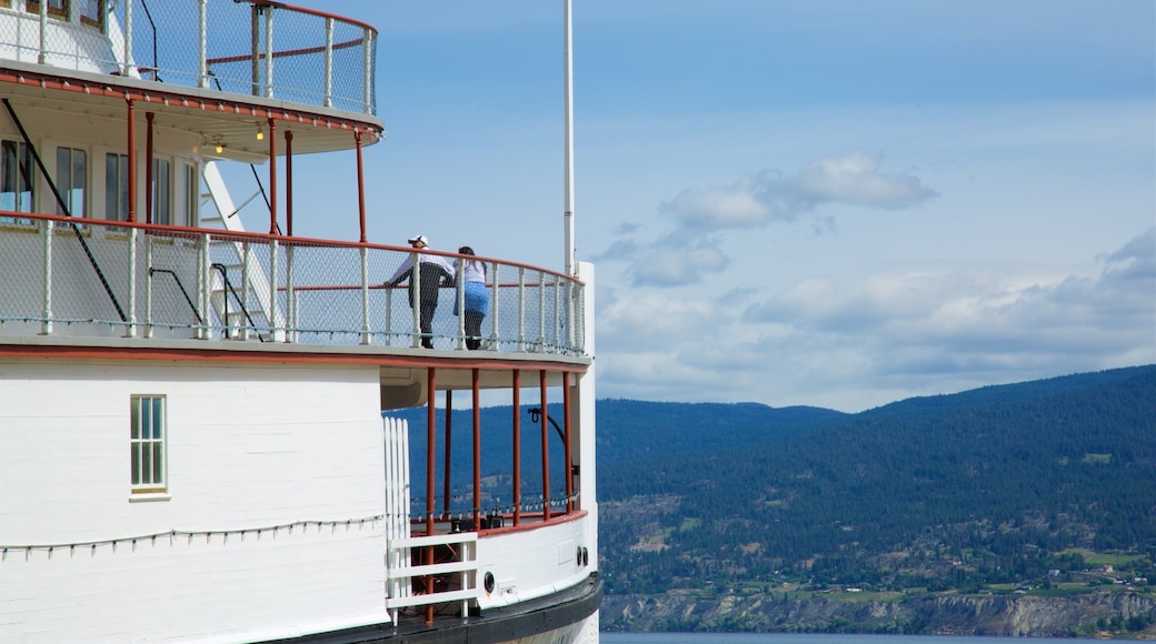 Museo Marítimo S.S. Sicamous Inland que incluye vistas y escenas tranquilas y también una pareja