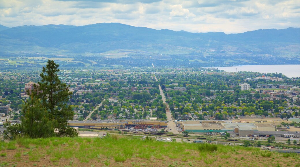 Parque Knox Mountain ofreciendo situaciones tranquilas, vistas panorámicas y un pueblo
