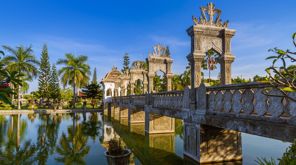 Cung điện nước Ujung