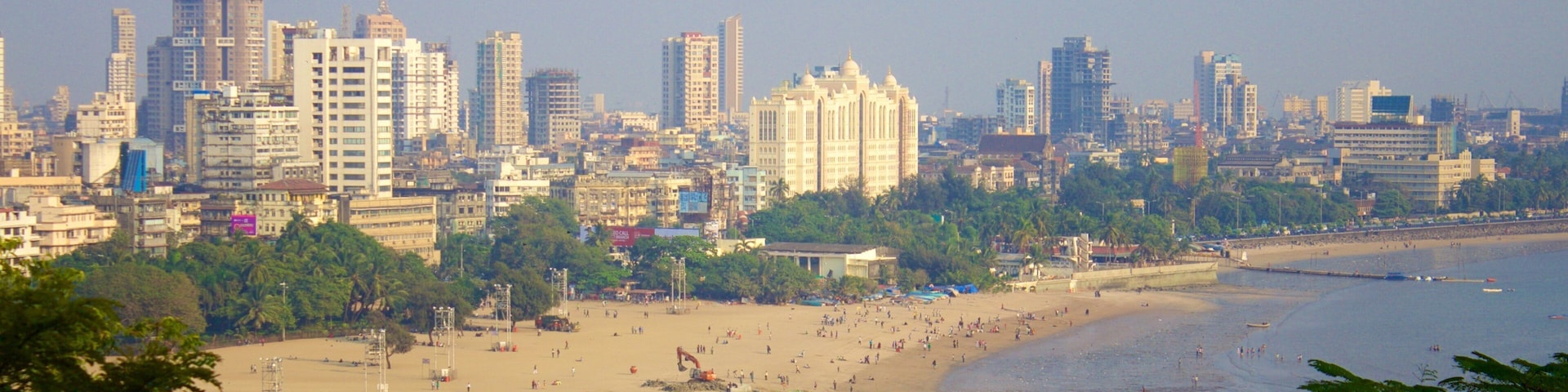 Kamala Nehru Park featuring central business district, landscape views and a sandy beach