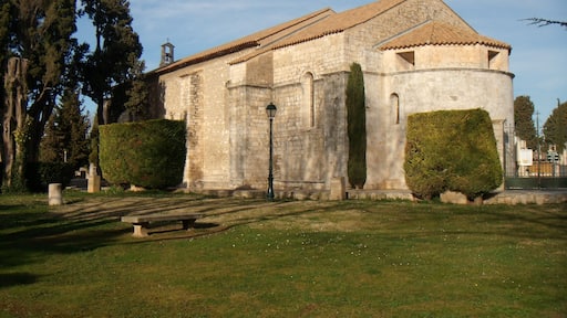 This building is indexed in the Base Mérimée, a database of architectural heritage maintained by the French Ministry of Culture, under the reference PA00081226 .