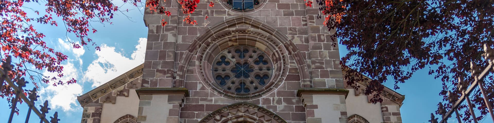 Parvis de l'église de Fontenoy-la-Joute