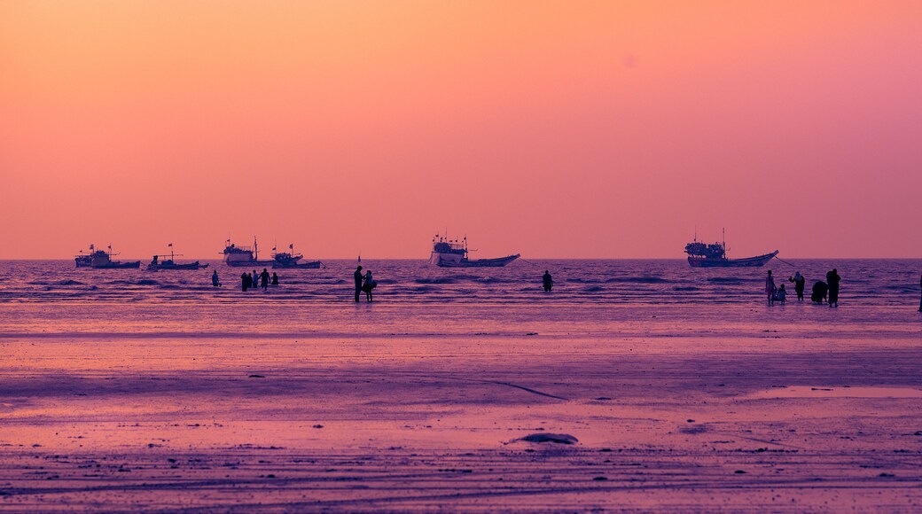 Located 40 km from the southern end of Mumbai, Gorai beach is the essential break you were looking for as it offers serenity for peace lovers.