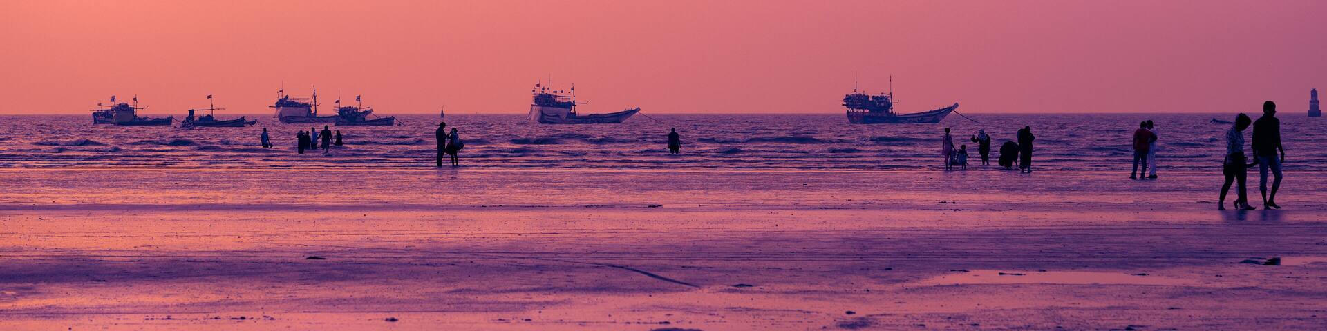 Located 40 km from the southern end of Mumbai, Gorai beach is the essential break you were looking for as it offers serenity for peace lovers.
