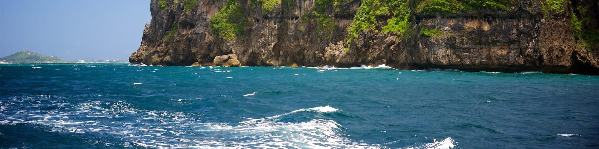 Ariel\'s Point featuring tropical scenes, rugged coastline and island views