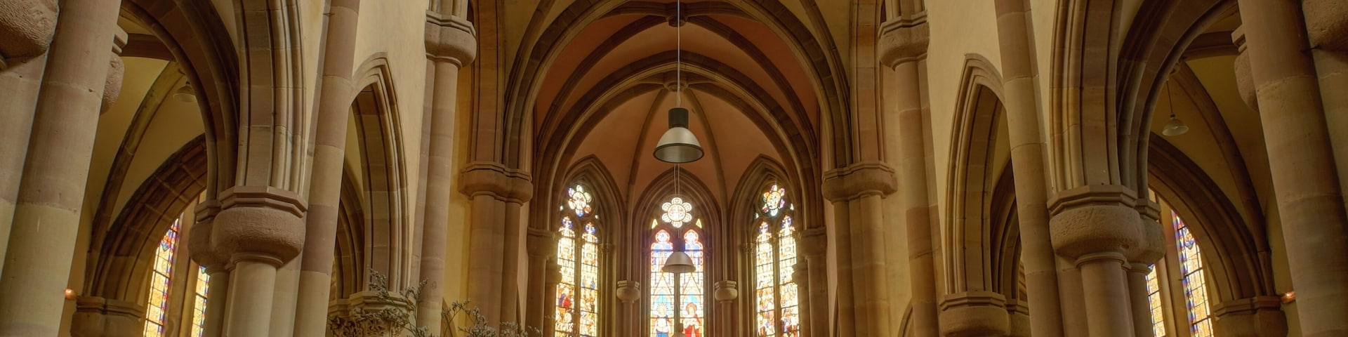 This file was uploaded with Commonist. Église catholique Saint-Christophe de Héricourt (70) : nef (HDR).